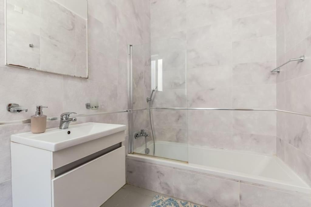 Penthouse With Side Sea View Апартаменты *