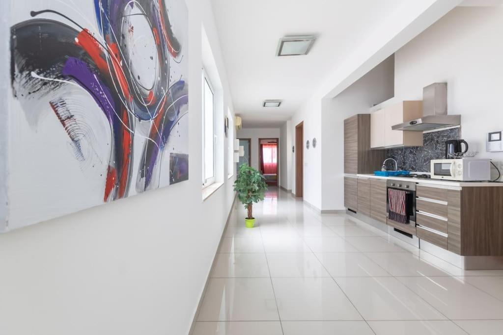 Penthouse With Side Sea View Апартаменты Сент-Полс-Бей