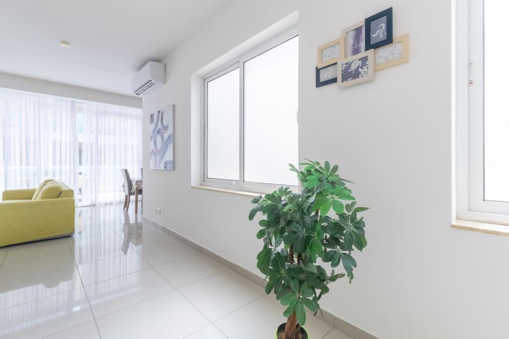 Апартаменты Penthouse With Side Sea View *
