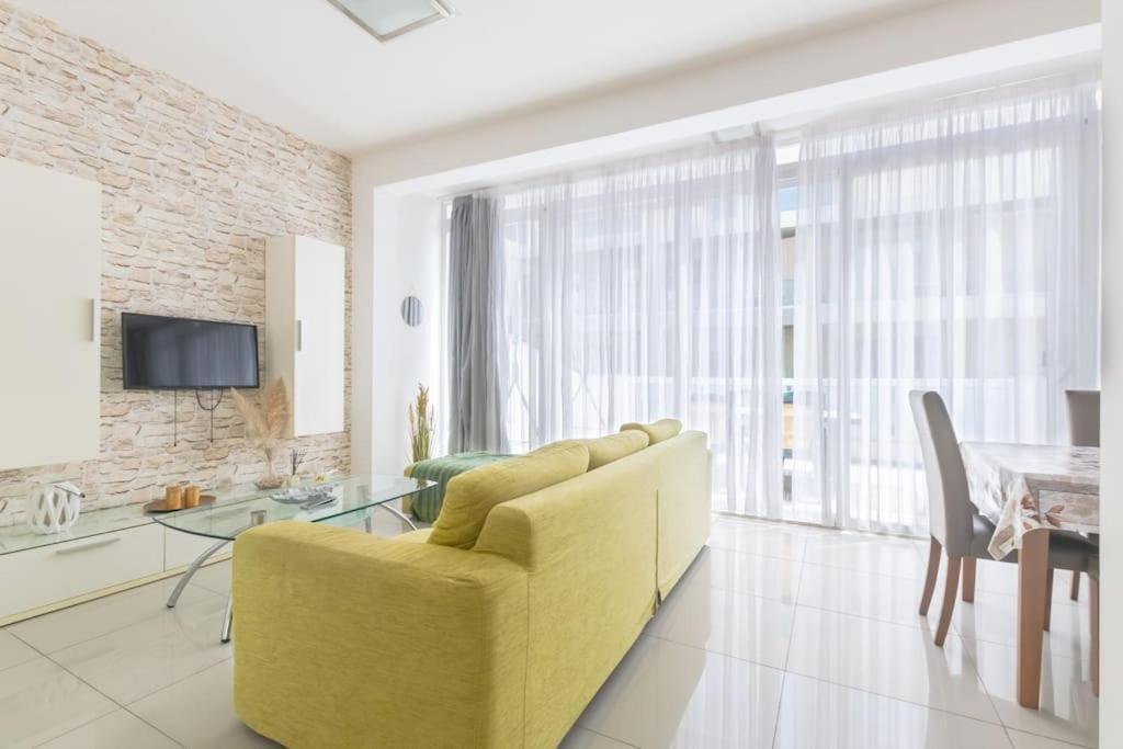 Апартаменты Penthouse With Side Sea View *