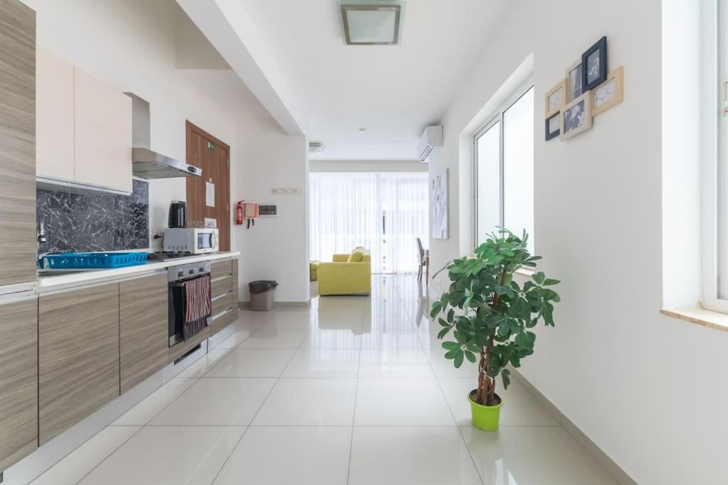 Penthouse With Side Sea View * Сент-Полс-Бей